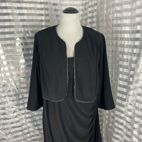 Avenue Embellished Evening Dress With Jacket - Picture 4 of 11